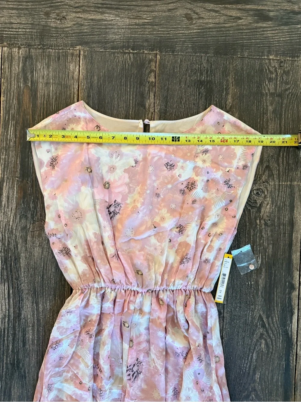 Alice + Olivia •	sleeveless crew